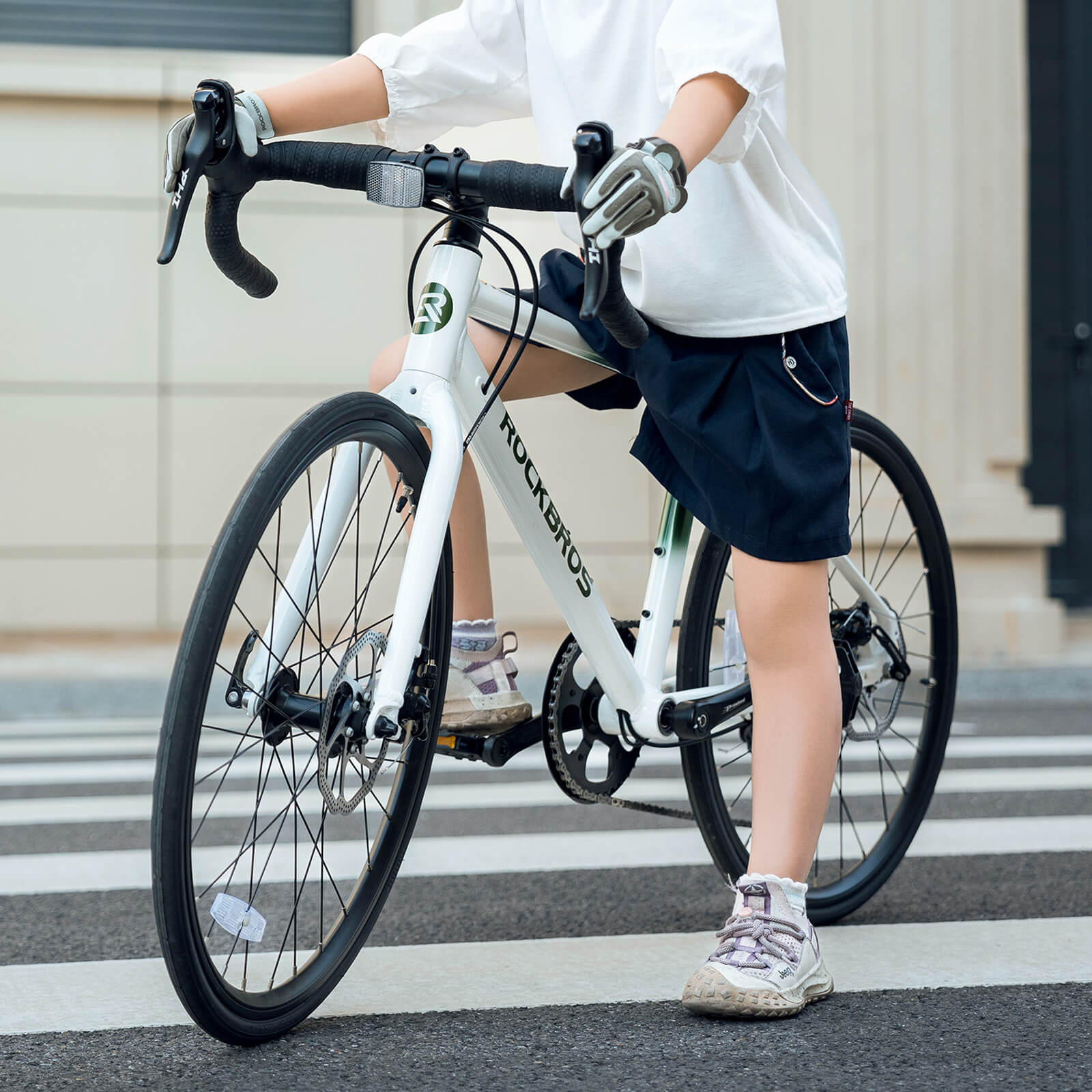 22 Inch Teen Road Bike with Disc Brakes and Gears - Image 15
