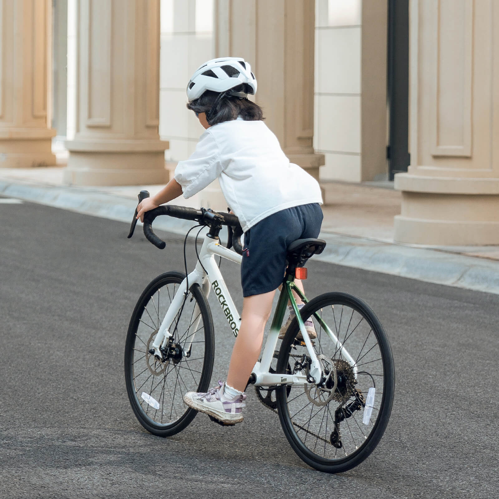 22 Inch Teen Road Bike with Disc Brakes and Gears - Image 16